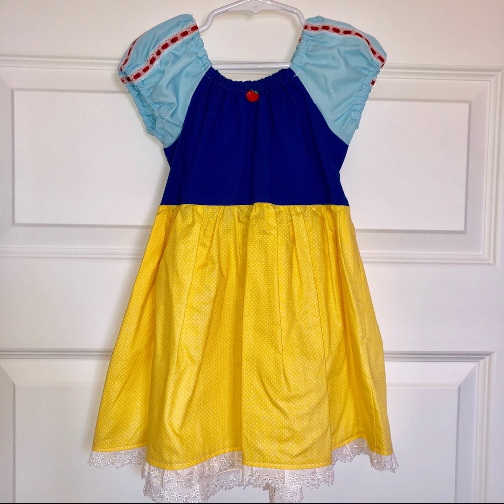 Snow White cosplay 🍎